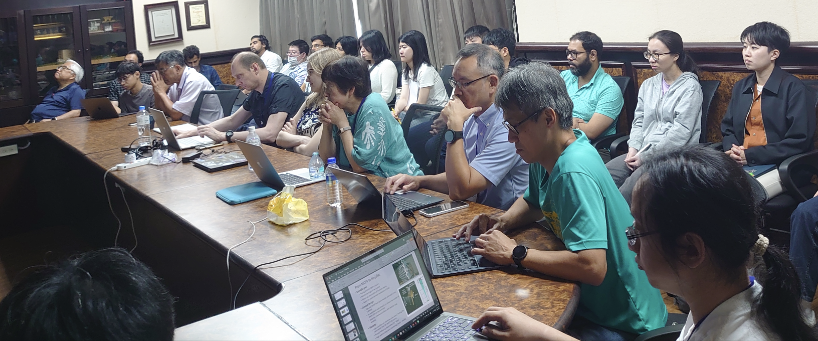 會議當中的照片